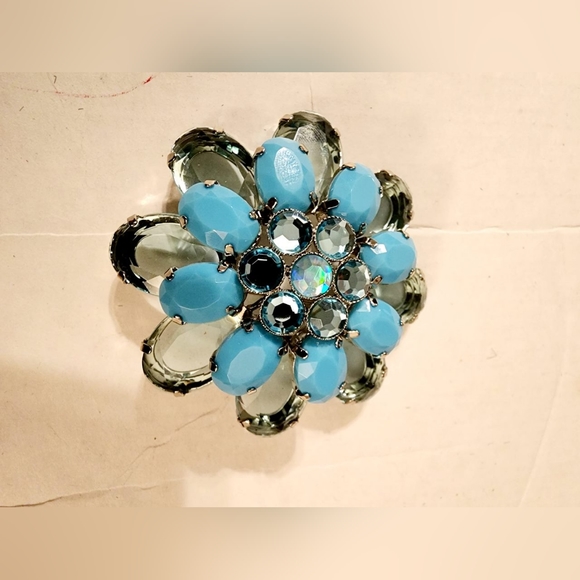 NWOT Blue and clear plastic bead stones Aurora borealis brooch - Picture 2 of 8